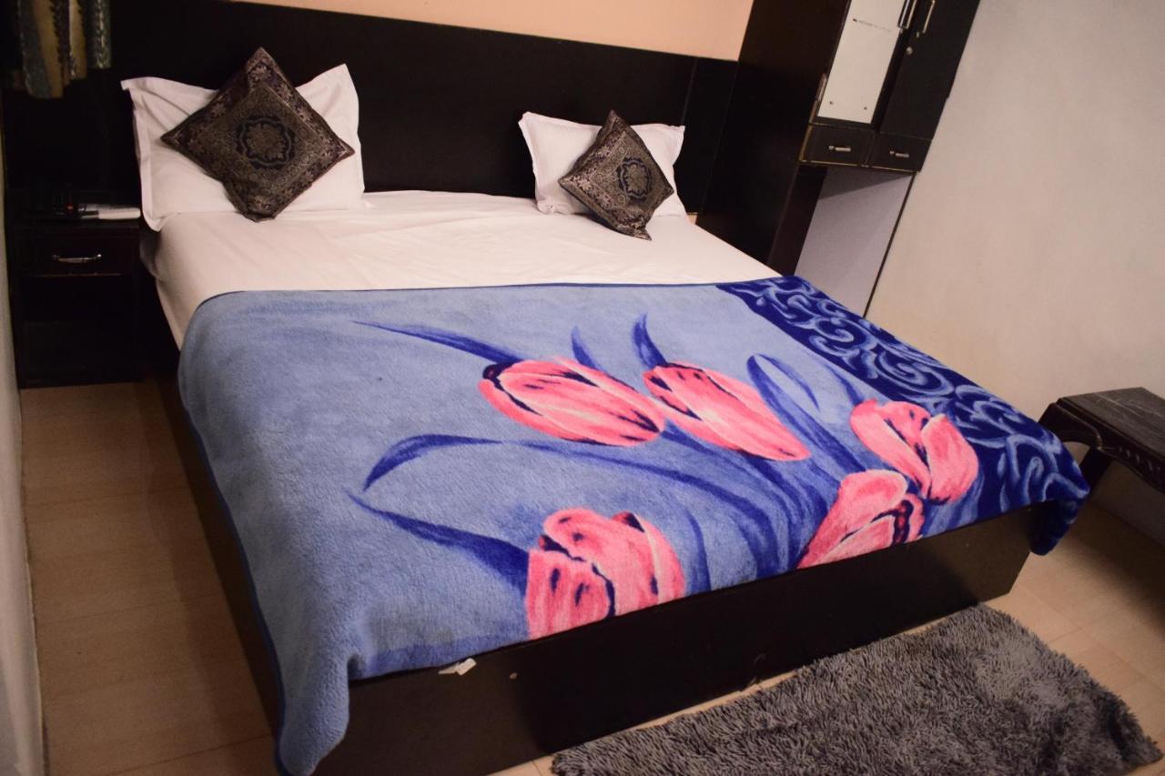 Ds Residency Varanasi-Prime Location-Parking 外观 照片
