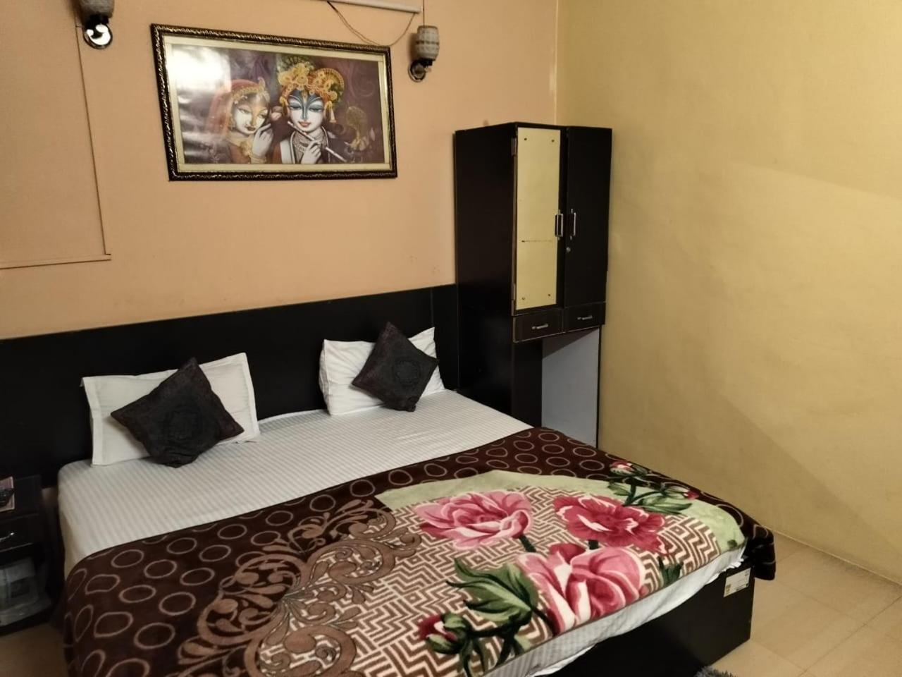 Ds Residency Varanasi-Prime Location-Parking 外观 照片