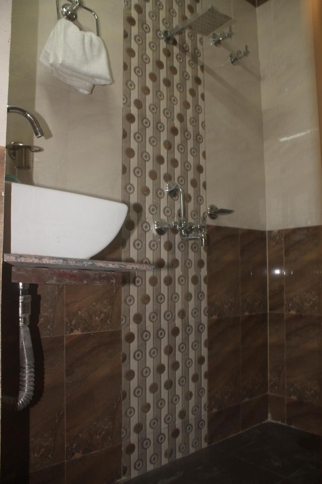 Ds Residency Varanasi-Prime Location-Parking 外观 照片