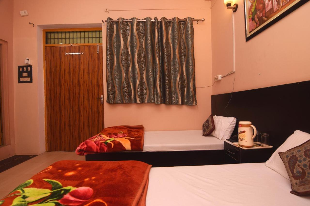 Ds Residency Varanasi-Prime Location-Parking 外观 照片